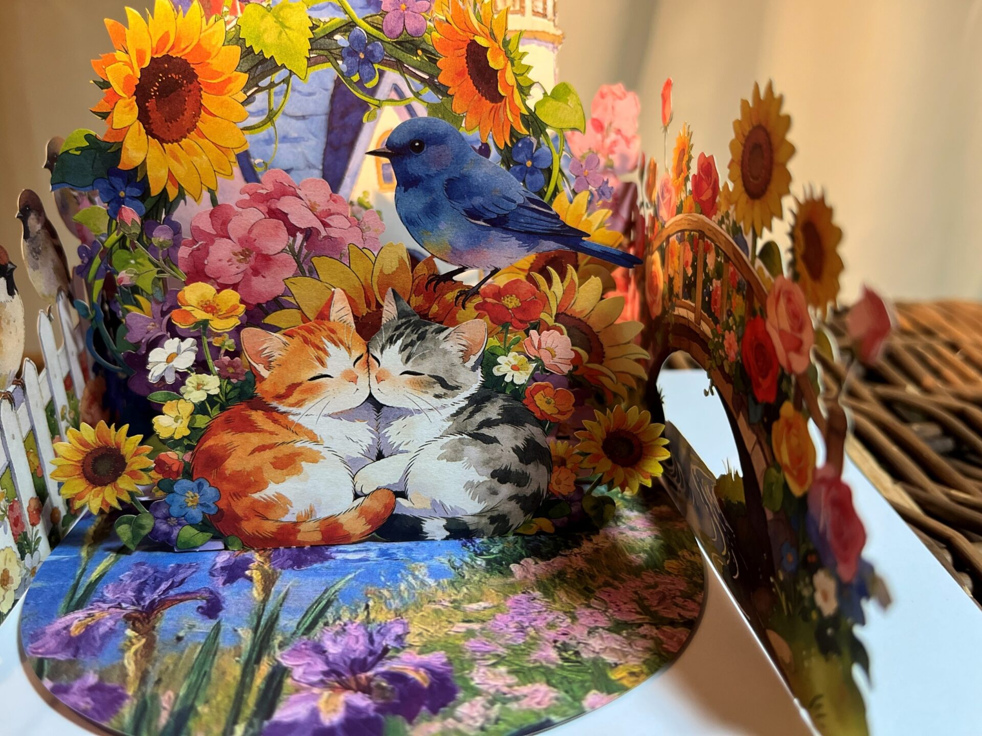 3D POP UP CUTE CATS CUDDLING IN PRETTY GARDEN CARD CLOSE UP