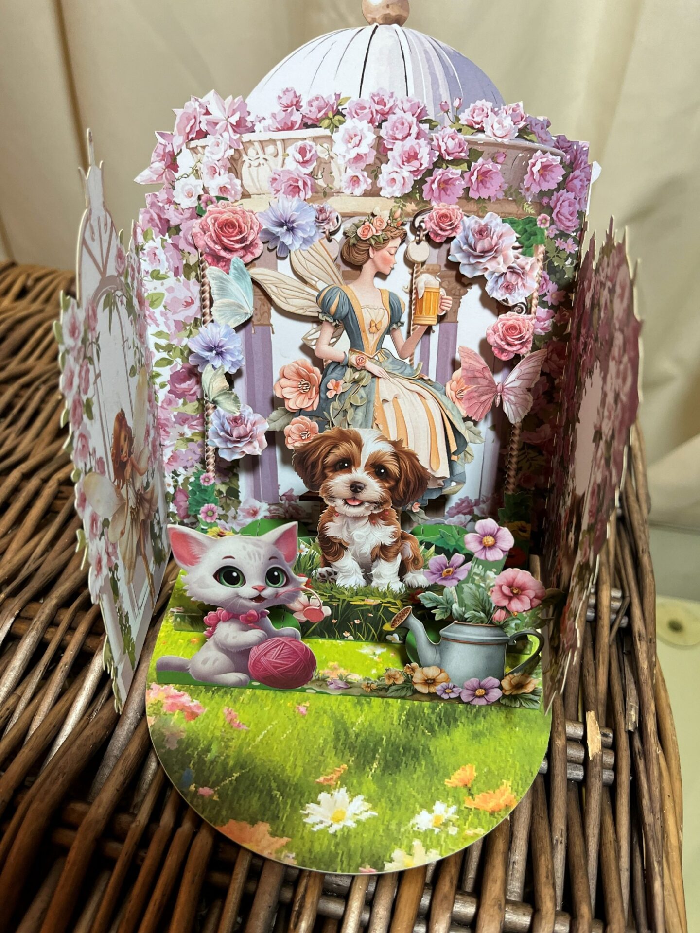 3D POP UP GARDEN AND CUTE ANIMALS CARD 3D POP UP GARDEN AND CUTE ANIMALS CARD.