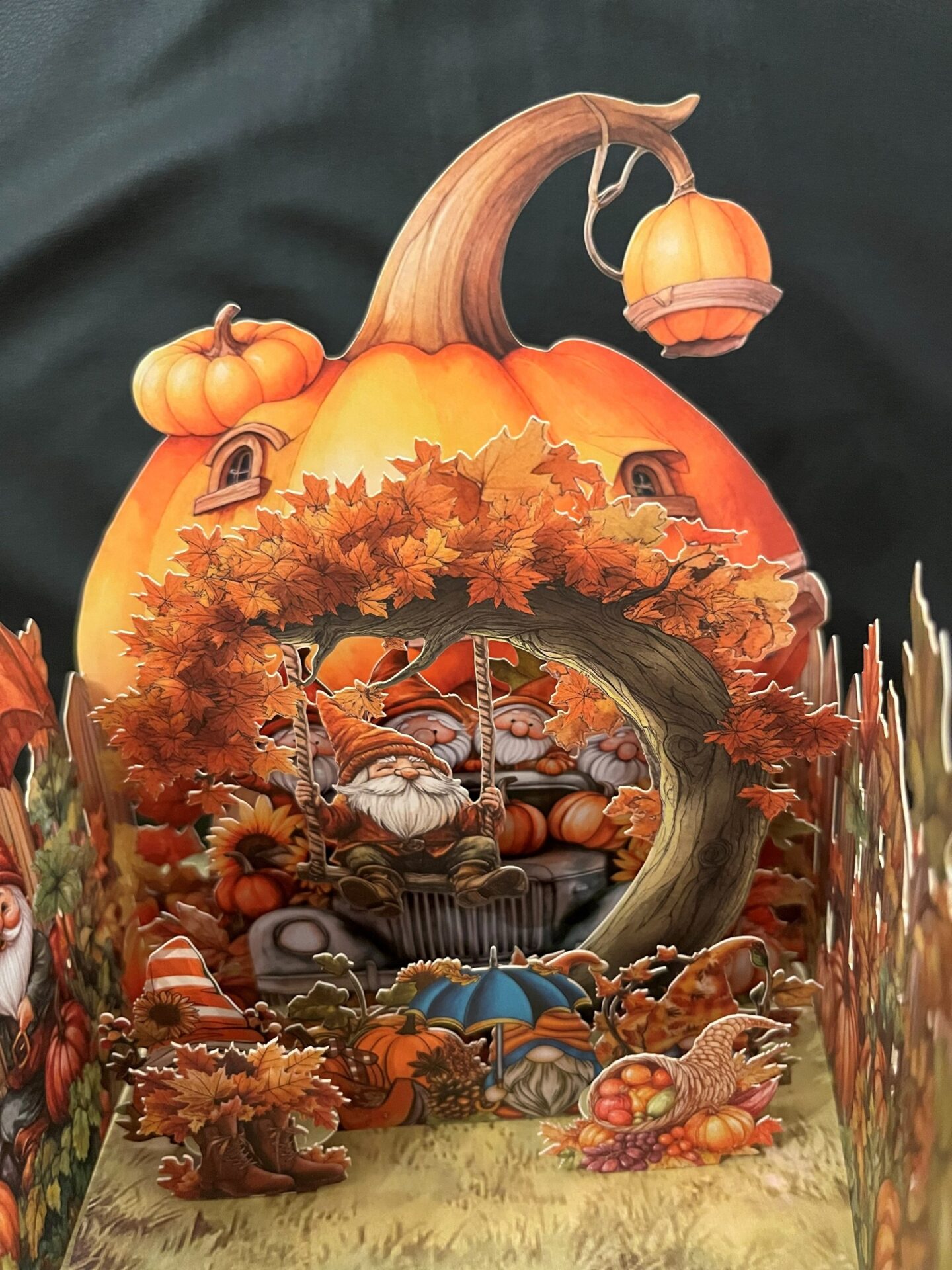 3D POP UP PUMPKIN GNOMES CARD CLOSE UP