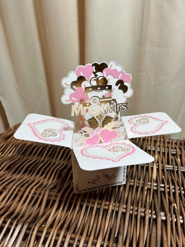 Pop up 3D Mr and Mrs wedding box card